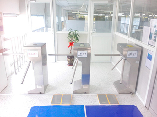 ��݁�l���o��T��