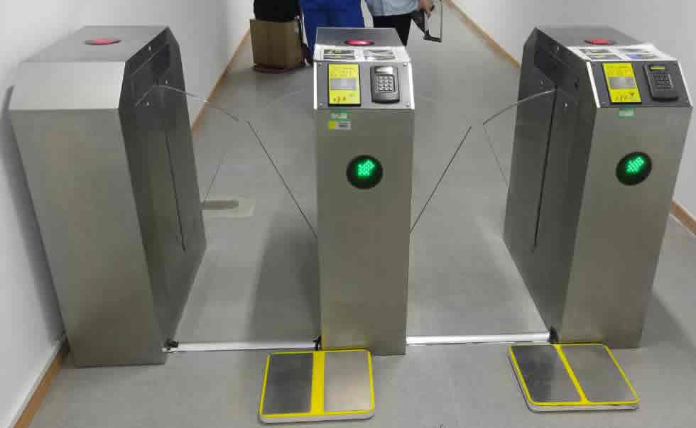 Ӎ�ZESD���o��T��ϵ�y ���������I�lչ_ESD���o��T��ϵ�y